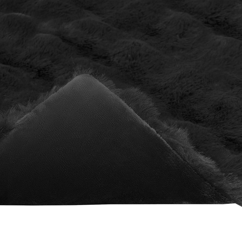 Casa si Gradina - Textile si covoare - Lenjerii de pat - Cearceafuri de pat - Patura din Blana sintetica de Iepure Negru 240 x 270 cm - Infinity.ro