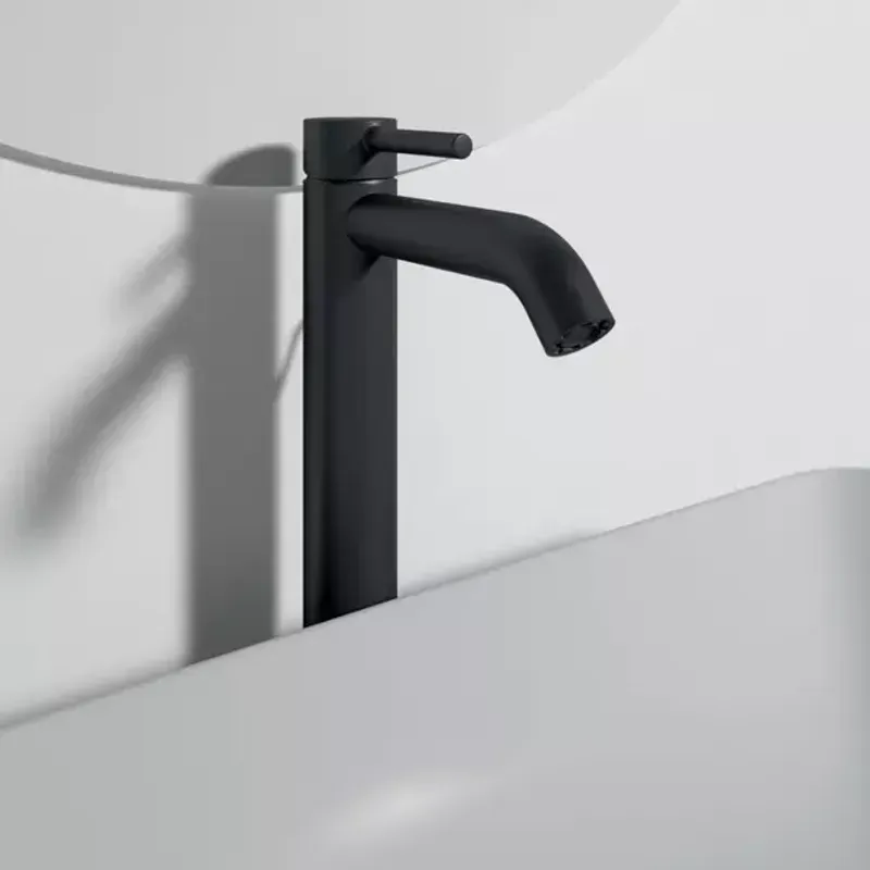 Casa si Gradina - Sanitare - Lavoar baie si accesorii - Baterii sanitare - Baterie lavoar inalta Ideal Standard Ceraline cu ventil metalic Pop-Up negru mat - Infinity.ro