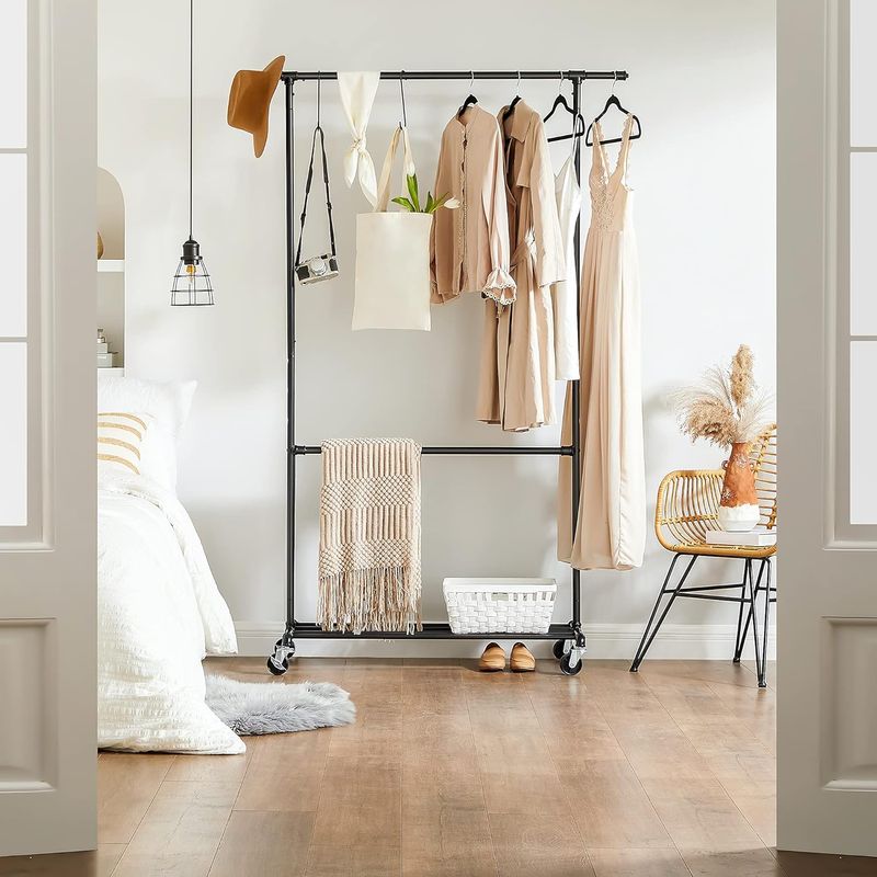 Casa si Gradina - Mobilier - Organizare si depozitare - Cuiere - Suport pentru haine, cu raft si 2 sine de agatat, cadru metalic, cu roti, 130x49x198cm, industrial, negru - Infinity.ro