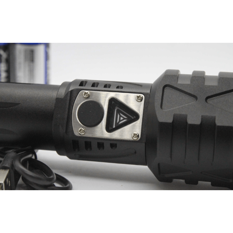 Casa si Gradina - Corpuri si surse de iluminat - Iluminat exterior - Lanterne - Lanterna profesionala tactica LED puternica de mana BL G206 P360 zoom - Infinity.ro