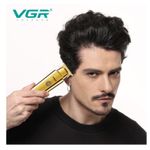 Ingrijire personala si Cosmetice - Aparate & accesorii ingrijire personala - Aparate de ras si tuns - Aparate de tuns - Aparat de tuns VGR-947 Auriu cu 4 atasamente - Infinity.ro