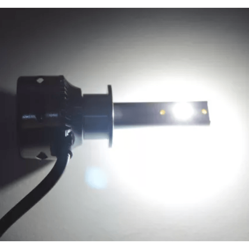 Auto si Moto - Electrice auto - Iluminare si semnalizare - Becuri auto - Set 2 becuri auto D8 H7 200W 30000 lumeni canbus - Infinity.ro