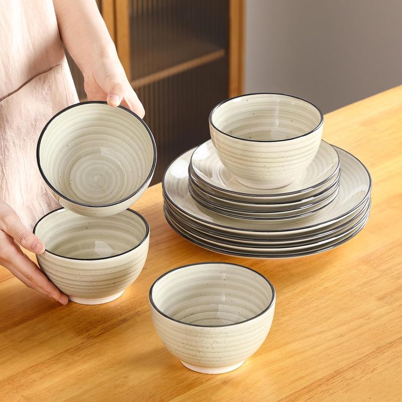 Casa si Gradina - Bucatarie si vesela - Vesela si tacamuri - Farfurii si boluri - Set 12 piese vesela ceramica, pentru 4 persoane, farfurii si boluri, cu model spirals, rezistent si usor de curatat - Infinity.ro