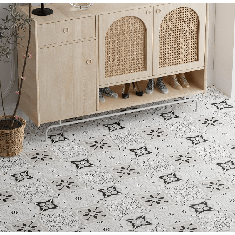 Casa si Gradina - Decoratiuni - Tapet - Set 12 placi autocolante din vinil 30 x 30 cm rezistente la apa model FLORAL ALB NEGRU DP0202 - Infinity.ro