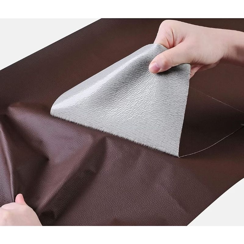 Casa si Gradina - Textile si covoare - Metraje si textile - Sul autoadeziv din piele ecologica (imitatie piele) 0.75 x 2.5m Wenghe (Maro inchis) cu textura - Infinity.ro