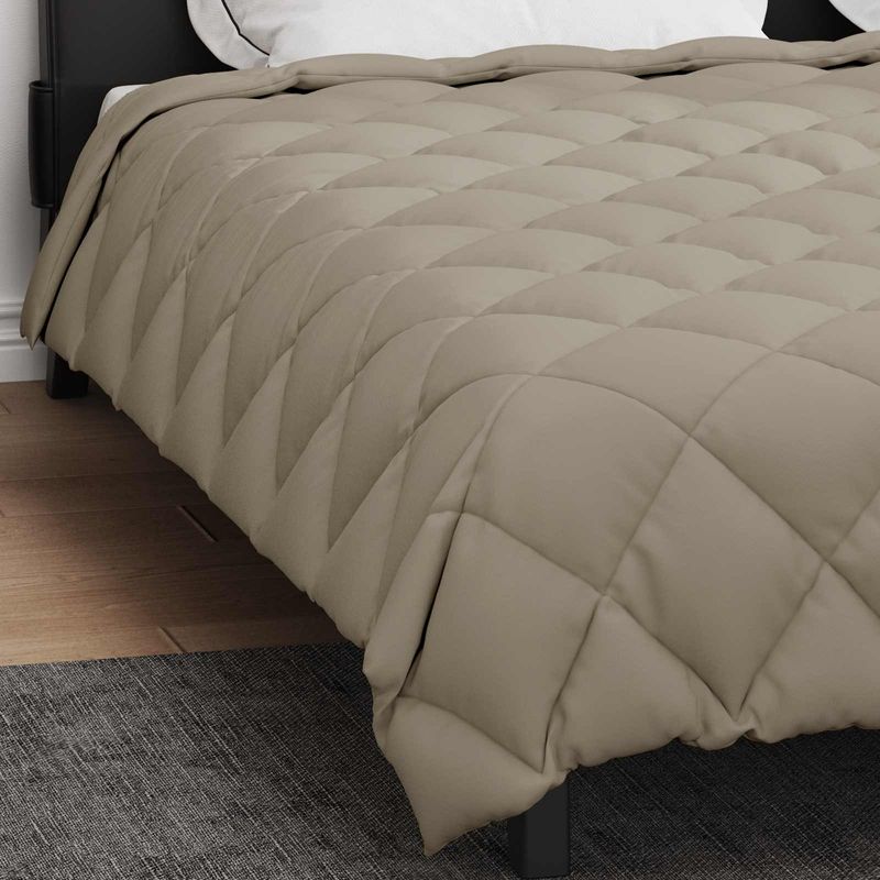Casa si Gradina - Textile si covoare - Perne si pilote - Pilote - Duvet de iarna Gri deschis 240 x 260 cm Microfibra - Infinity.ro