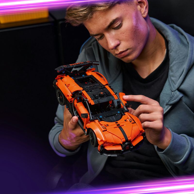 Jucarii, Copii si Bebe - Jucarii si jocuri - Seturi de constructie si cuburi - Seturi de constructie - LEGO Technic Hipermasina Bugatti Chiron Pur Sport 42222 - Infinity.ro