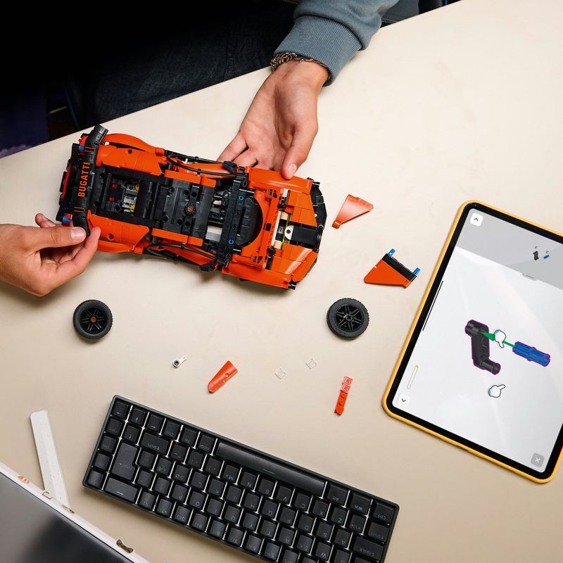 Jucarii, Copii si Bebe - Jucarii si jocuri - Seturi de constructie si cuburi - Seturi de constructie - LEGO Technic Hipermasina Bugatti Chiron Pur Sport 42222 - Infinity.ro