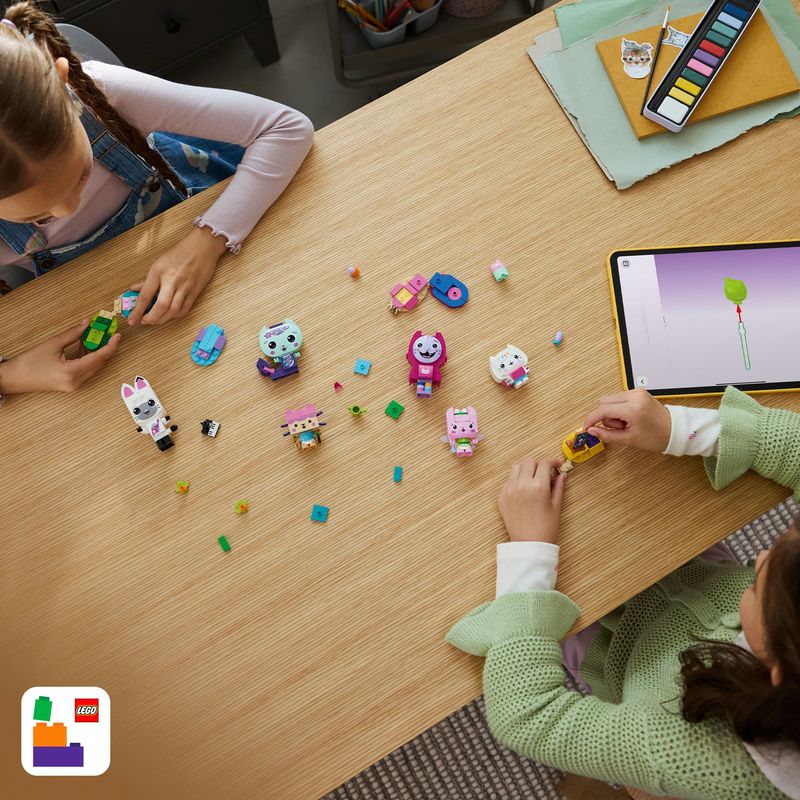 Jucarii, Copii si Bebe - Jucarii si jocuri - Seturi de constructie si cuburi - Seturi de constructie - LEGO Gabby’s Dollhouse Prietenele Pisicute din Caramizi 11215 - Infinity.ro