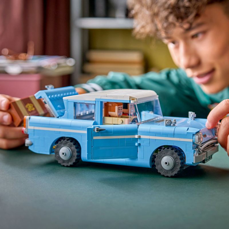 Jucarii, Copii si Bebe - Jucarii si jocuri - Seturi de constructie si cuburi - Seturi de constructie - LEGO Harry Potter Ford Anglia Zburator al Familiei Weasley 76470 - Infinity.ro