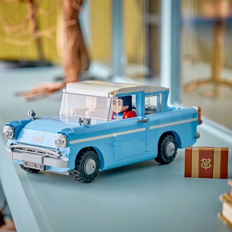 Jucarii, Copii si Bebe - Jucarii si jocuri - Seturi de constructie si cuburi - Seturi de constructie - LEGO Harry Potter Ford Anglia Zburator al Familiei Weasley 76470 - Infinity.ro