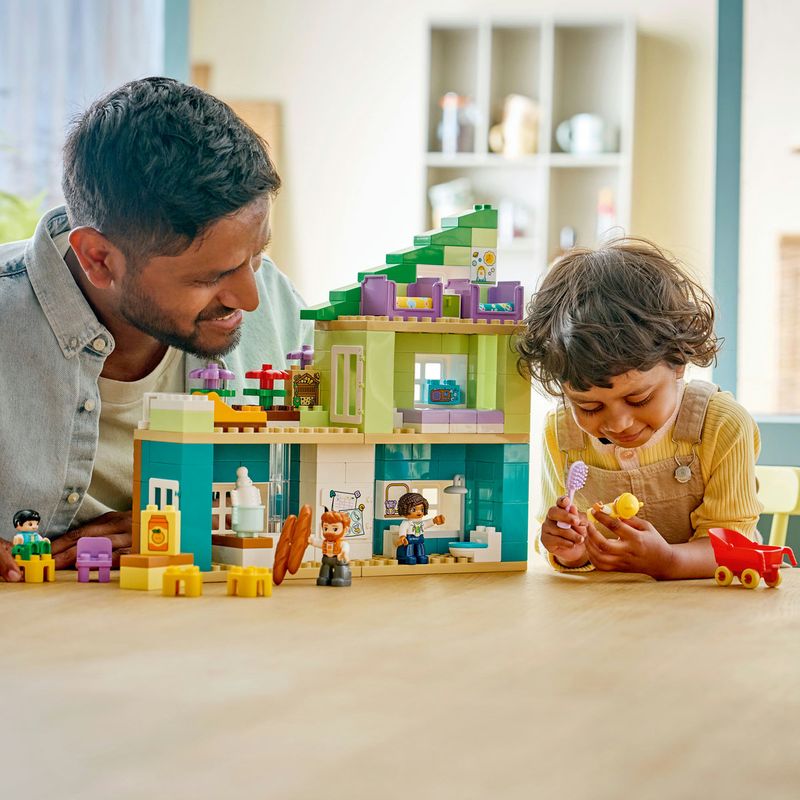 Jucarii, Copii si Bebe - Jucarii si jocuri - Seturi de constructie si cuburi - Seturi de constructie - LEGO DUPLO Casa Moderna de Familie 3 in 1 10470 - Infinity.ro