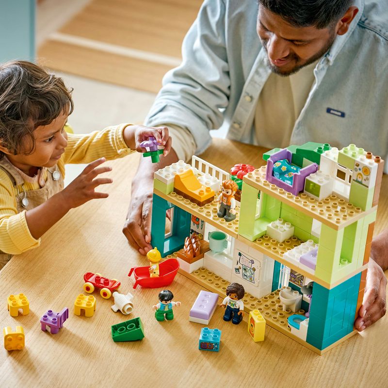Jucarii, Copii si Bebe - Jucarii si jocuri - Seturi de constructie si cuburi - Seturi de constructie - LEGO DUPLO Casa Moderna de Familie 3 in 1 10470 - Infinity.ro