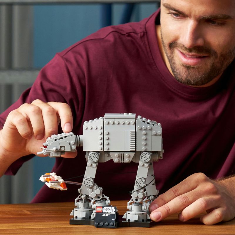 Jucarii, Copii si Bebe - Jucarii si jocuri - Seturi de constructie si cuburi - Seturi de constructie - LEGO Star Wars AT-AT Batalia de pe Hoth 75440 - Infinity.ro