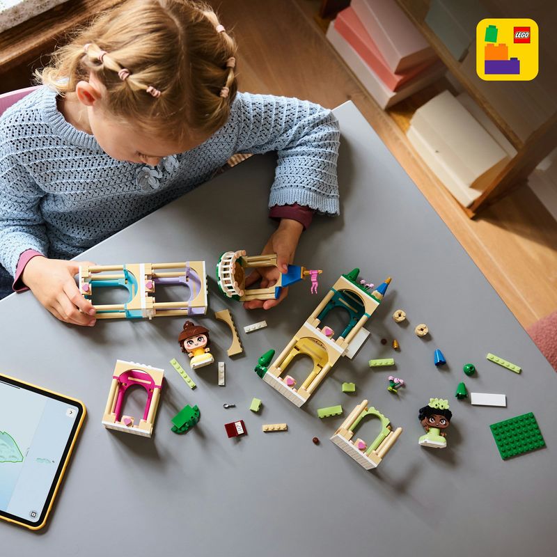 Jucarii, Copii si Bebe - Jucarii si jocuri - Seturi de constructie si cuburi - Seturi de constructie - LEGO Disney Princess Miniprintesele Belle si Tiana la Castel 43291 - Infinity.ro