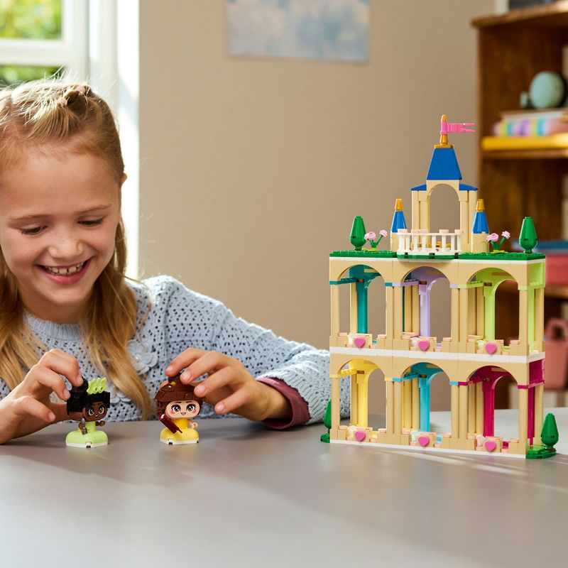 Jucarii, Copii si Bebe - Jucarii si jocuri - Seturi de constructie si cuburi - Seturi de constructie - LEGO Disney Princess Miniprintesele Belle si Tiana la Castel 43291 - Infinity.ro