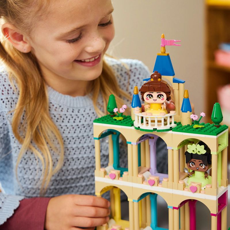 Jucarii, Copii si Bebe - Jucarii si jocuri - Seturi de constructie si cuburi - Seturi de constructie - LEGO Disney Princess Miniprintesele Belle si Tiana la Castel 43291 - Infinity.ro