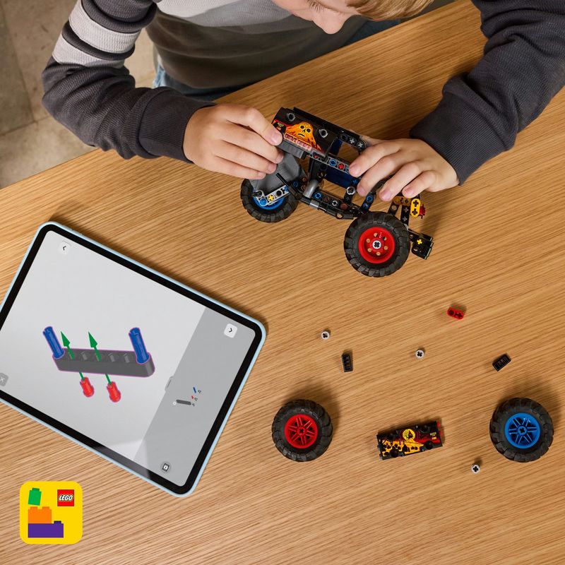 Jucarii, Copii si Bebe - Jucarii si jocuri - Seturi de constructie si cuburi - Seturi de constructie - LEGO Technic Monster Jam Grave Digger Foc si gheata 42219 - Infinity.ro