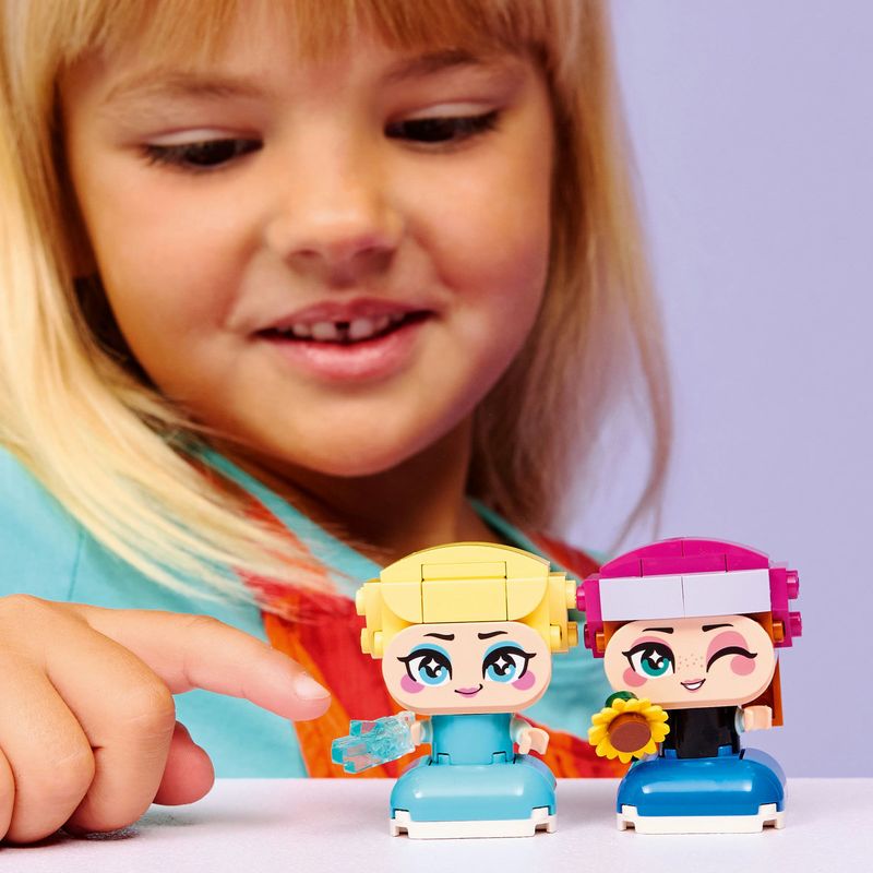 Jucarii, Copii si Bebe - Jucarii si jocuri - Seturi de constructie si cuburi - Seturi de constructie - LEGO Disney Regatul de Gheata Miniprintesele Anna si Elsa 43284 - Infinity.ro