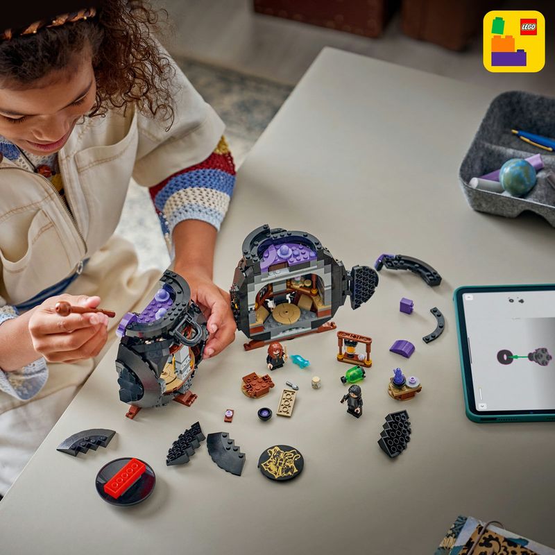 Jucarii, Copii si Bebe - Jucarii si jocuri - Seturi de constructie si cuburi - Seturi de constructie - LEGO Harry Potter Cazanul Magic Sala de Clase cu Potiuni 76464 - Infinity.ro