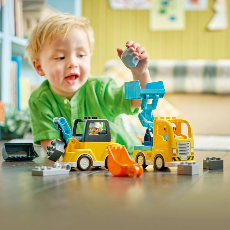 Jucarii, Copii si Bebe - Jucarii si jocuri - Seturi de constructie si cuburi - Seturi de constructie - LEGO DUPLO Orasul Meu Vehicule de Constructii 3 in 1 10475 - Infinity.ro