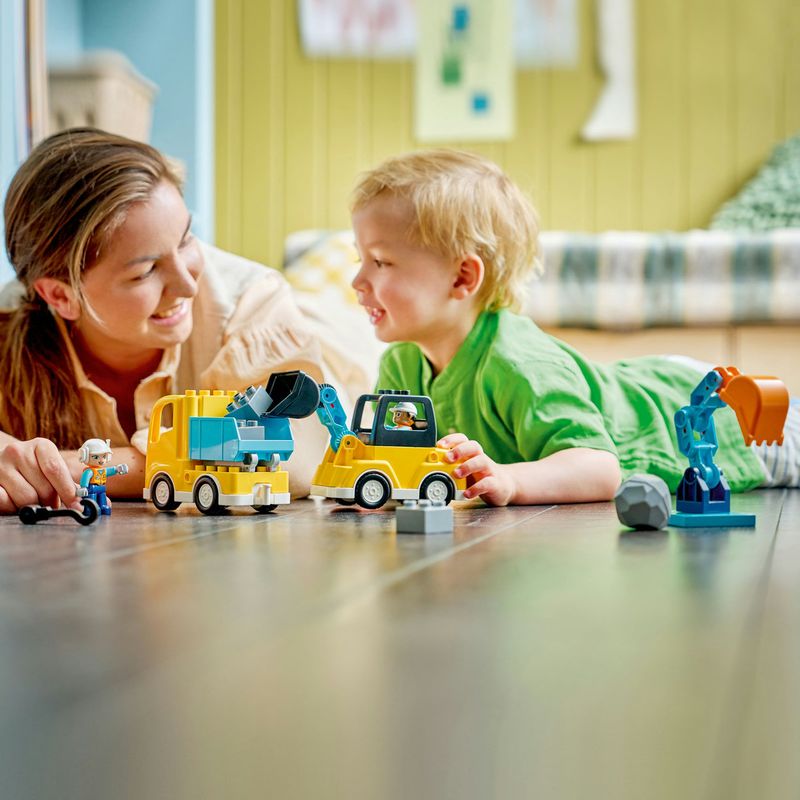 Jucarii, Copii si Bebe - Jucarii si jocuri - Seturi de constructie si cuburi - Seturi de constructie - LEGO DUPLO Orasul Meu Vehicule de Constructii 3 in 1 10475 - Infinity.ro