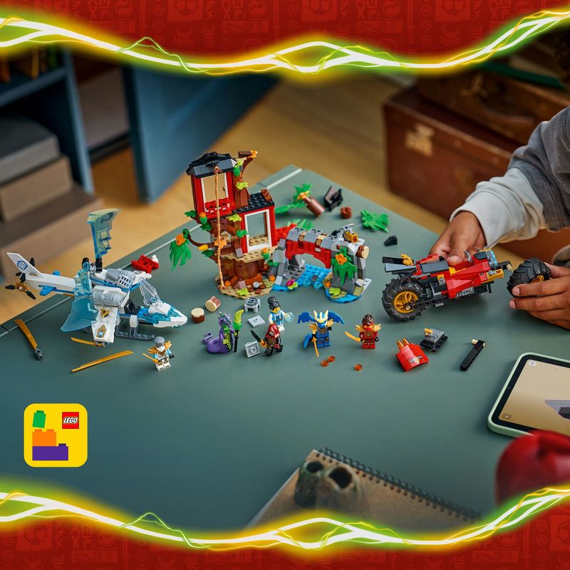 Jucarii, Copii si Bebe - Jucarii si jocuri - Seturi de constructie si cuburi - Seturi de constructie - LEGO NINJAGO Lupta la Casa din Copac cu Vehicule Ninja 71857 - Infinity.ro
