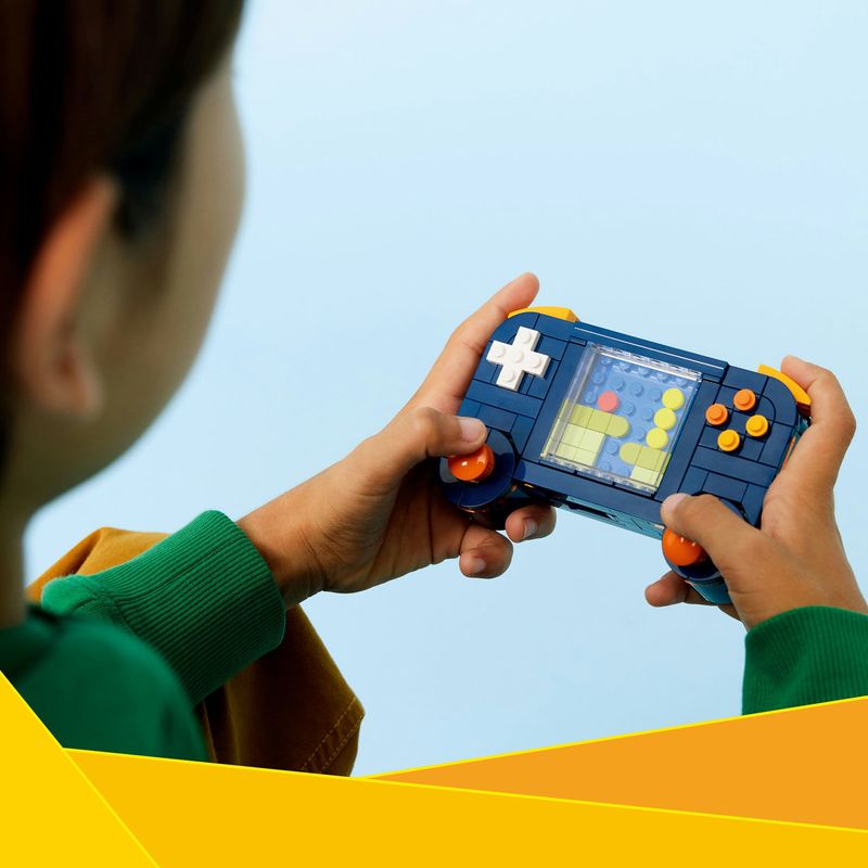 Jucarii, Copii si Bebe - Jucarii si jocuri - Seturi de constructie si cuburi - Seturi de constructie - LEGO Creator 3 in 1 Consola de jocuri video retro 31380 - Infinity.ro