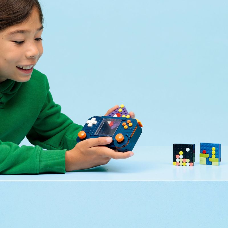 Jucarii, Copii si Bebe - Jucarii si jocuri - Seturi de constructie si cuburi - Seturi de constructie - LEGO Creator 3 in 1 Consola de jocuri video retro 31380 - Infinity.ro