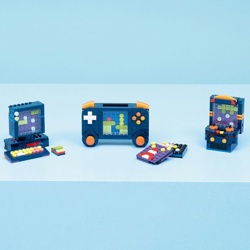 Jucarii, Copii si Bebe - Jucarii si jocuri - Seturi de constructie si cuburi - Seturi de constructie - LEGO Creator 3 in 1 Consola de jocuri video retro 31380 - Infinity.ro