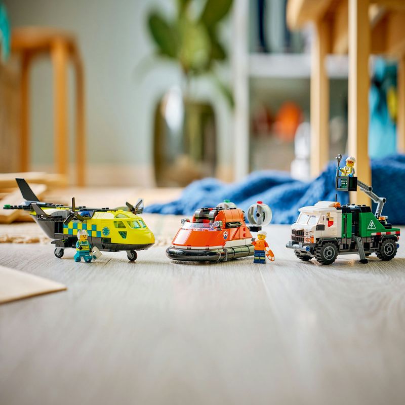 Jucarii, Copii si Bebe - Jucarii si jocuri - Seturi de constructie si cuburi - Seturi de constructie - LEGO City Avion, Autospeciala si Aeroglisor 60505 - Infinity.ro