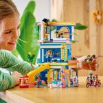 Jucarii, Copii si Bebe - Jucarii si jocuri - Seturi de constructie si cuburi - Seturi de constructie - LEGO Friends Clubul prietenilor din orasul Heartlake 42689 - Infinity.ro