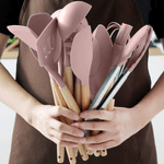 Casa si Gradina - Bucatarie si vesela - Ustensile bucatarie - Seturi ustensile de bucatarie - Set 13 Ustensile ROZ antiaderente de Bucatarie din silicon cu maner de Bambus calitate PREMIUM - Infinity.ro