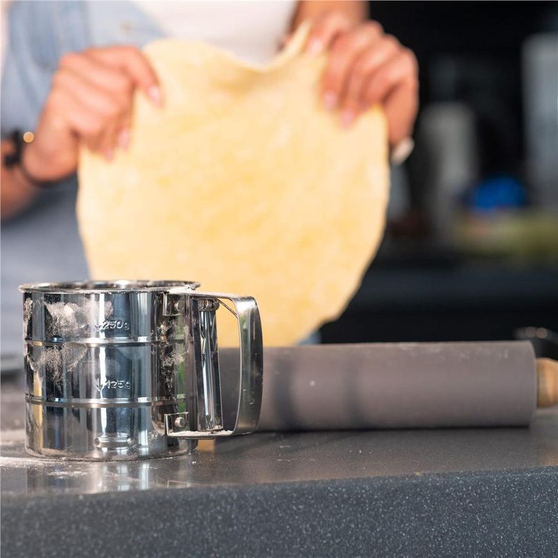 Casa si Gradina - Bucatarie si vesela - Ustensile bucatarie - Forme prajituri - Plansa din silicon alimentar de framantat aluat, rezistenta la temperaturi ridicate, 65x45cm, gri - Infinity.ro