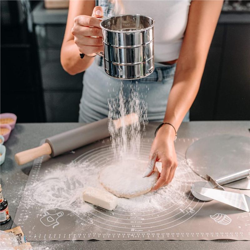 Casa si Gradina - Bucatarie si vesela - Ustensile bucatarie - Forme prajituri - Plansa din silicon alimentar de framantat aluat, rezistenta la temperaturi ridicate, 65x45cm, gri - Infinity.ro