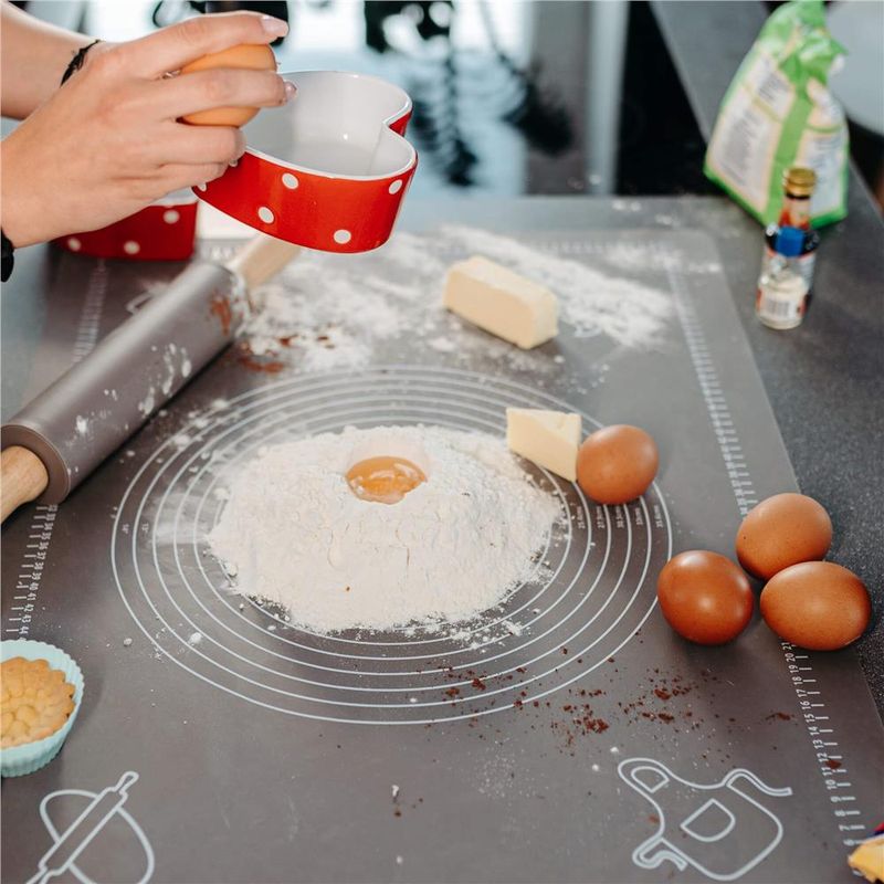 Casa si Gradina - Bucatarie si vesela - Ustensile bucatarie - Forme prajituri - Plansa din silicon alimentar de framantat aluat, rezistenta la temperaturi ridicate, 65x45cm, gri - Infinity.ro