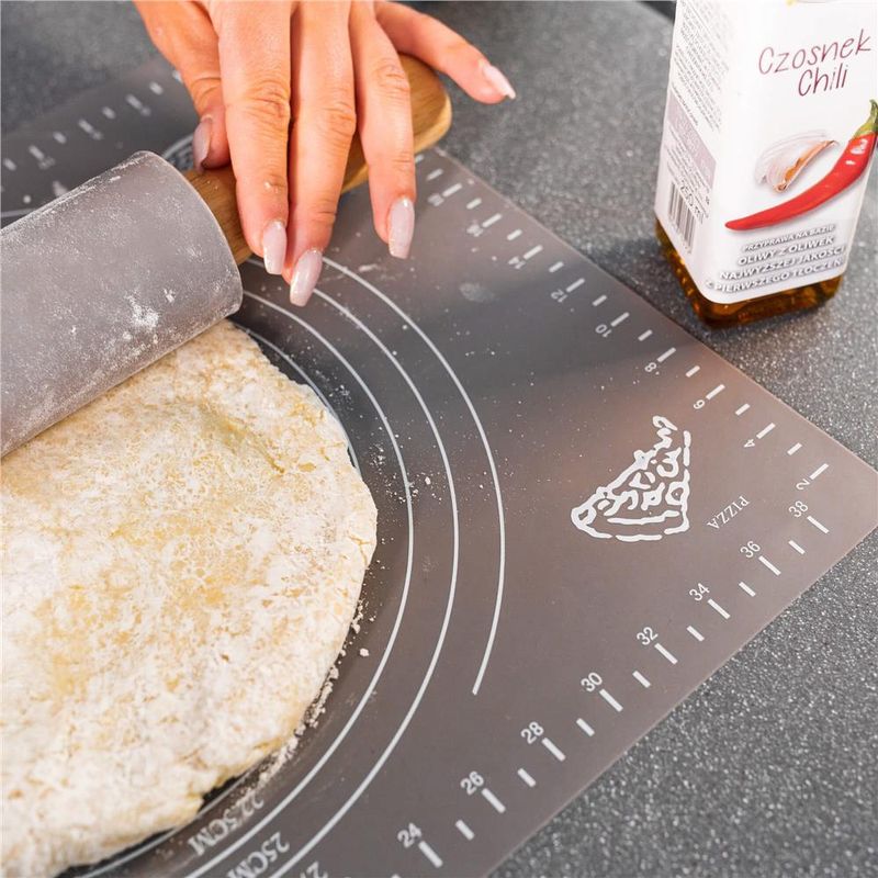 Casa si Gradina - Bucatarie si vesela - Ustensile bucatarie - Forme prajituri - Plansa din silicon alimentar de framantat aluat, rezistenta la temperaturi ridicate, 65x45cm, gri - Infinity.ro