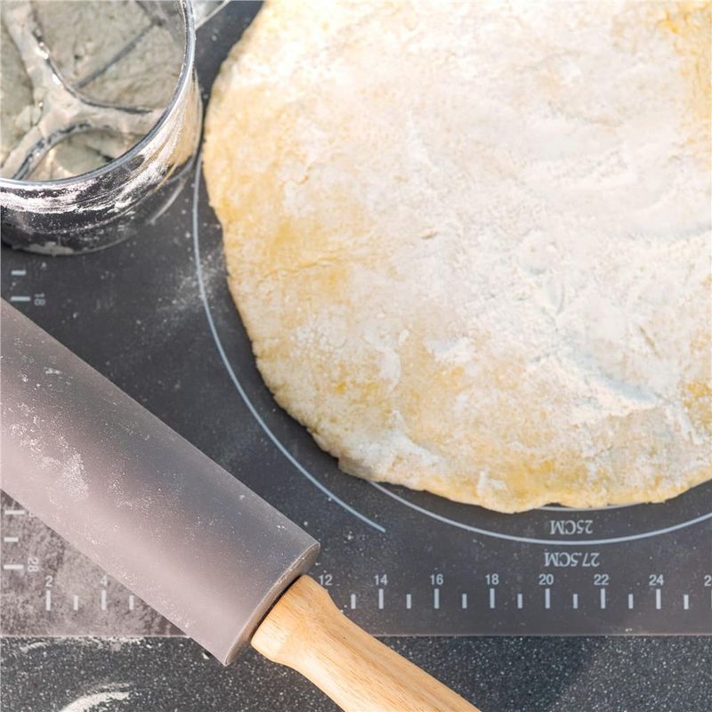 Casa si Gradina - Bucatarie si vesela - Ustensile bucatarie - Forme prajituri - Plansa din silicon alimentar de framantat aluat, rezistenta la temperaturi ridicate, 65x45cm, gri - Infinity.ro