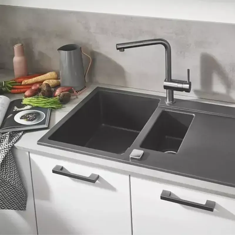 Casa si Gradina - Sanitare - Chiuveta bucatarie si accesorii - Baterii bucatarie - Baterie bucatarie cu dus extractabil Grohe Minta 2 tipuri de jet antracit periat Hard Graphite - Infinity.ro