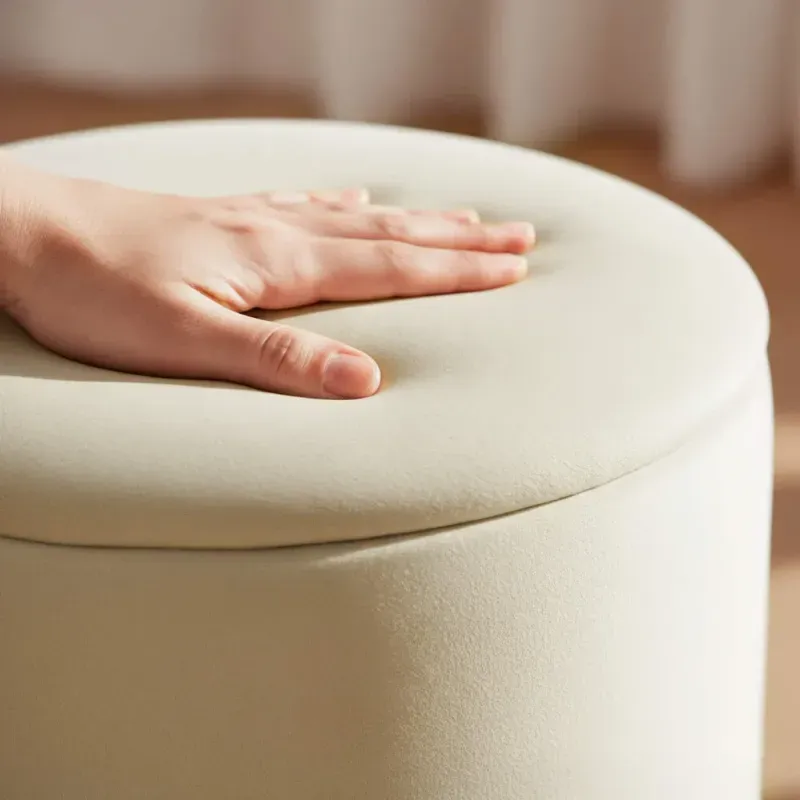 Casa si Gradina - Mobilier - Scaune si fotolii - Tabureti - Taburet tapitat rotund Lili cu spatiu de depozitare, velur, 35x35x45 cm, crem - Infinity.ro