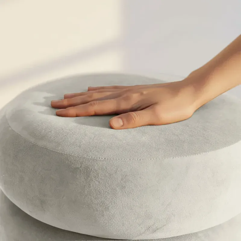 Casa si Gradina - Mobilier - Scaune si fotolii - Tabureti - Taburet tapitat Snuggo cu spatiu de depozitare, velur, diametru 42 cm, inaltime 45 cm, crem - Infinity.ro