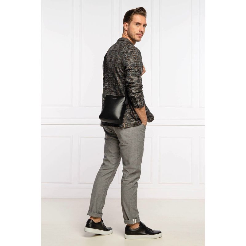 Fashion, accesorii si bijuterii - Barbati - Accesorii barbati - Genti si rucsacuri barbati - Geanta crossover  Calvin Klein Minimalism Reporter S K50K507312 Negru 21.5 x 18 x 6 cm - Infinity.ro