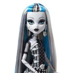 Jucarii, Copii si Bebe - Jucarii si jocuri - Papusi si accesorii - Papusi - Papusa Monster High Reel Drama Doll Frankie Stein in Black And White - Infinity.ro