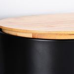 Casa si Gradina - Mobilier - Organizare si depozitare - Cutii depozitare - Cutia pentru paine din metal negru cu capac din lemn 34×18,5×15,5 cm - Infinity.ro