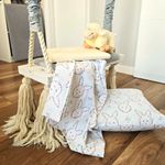 Casa si Gradina - Textile si covoare - Lenjerii de pat - Lenjerii copii - Set 3 piese patut ranforce, cearceaf pat 120×150 cm, husa elastic 60×120+15 cm si fata perna 40×40 cm, decor iepurasi - Infinity.ro