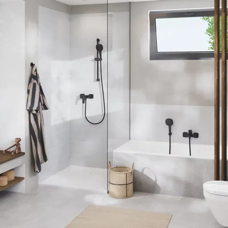 Casa si Gradina - Sanitare - Lavoar baie si accesorii - Baterii sanitare - Baterie dus Grohe Cubeo monocomanda negru mat - Infinity.ro