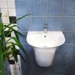 Casa si Gradina - Sanitare - Lavoar baie si accesorii - Lavoare si piedestale - Lavoar suspendat alb Fluminia Cassio 48 cm - Infinity.ro