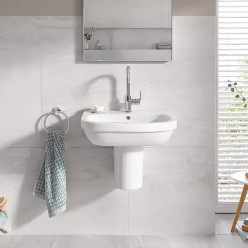 Casa si Gradina - Sanitare - Lavoar baie si accesorii - Lavoare si piedestale - Lavoar pe blat Grohe Euro Ceramic alb Alpine White 60 cm - Infinity.ro