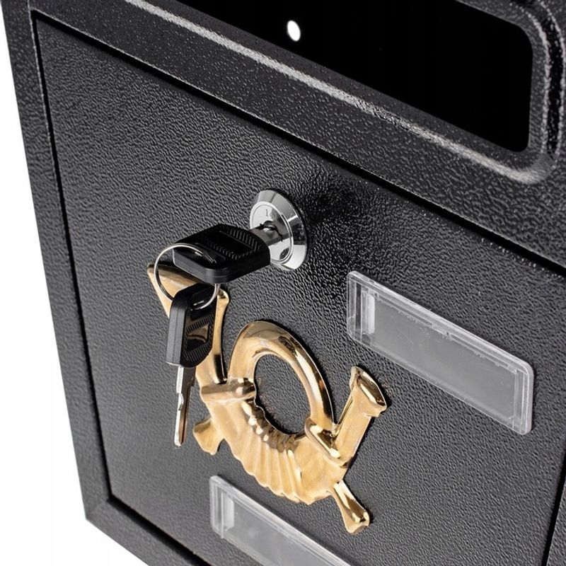 Casa si Gradina - Mobilier - Organizare si depozitare - Cutii depozitare - Cutie postala eleganta din metal negru, design clasic cu emblema aurie, rezistenta la intemperii, 38x38x10cm - Infinity.ro