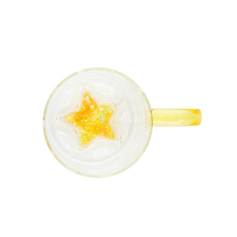 Casa si Gradina - Bucatarie si vesela - Cani si pahare - Cani si cesti - Cana cu model 3D steluta galbena, pereti dubli, sticla borosilicata si insertie de sclipici, 300 ml, Aurora Glow - Infinity.ro